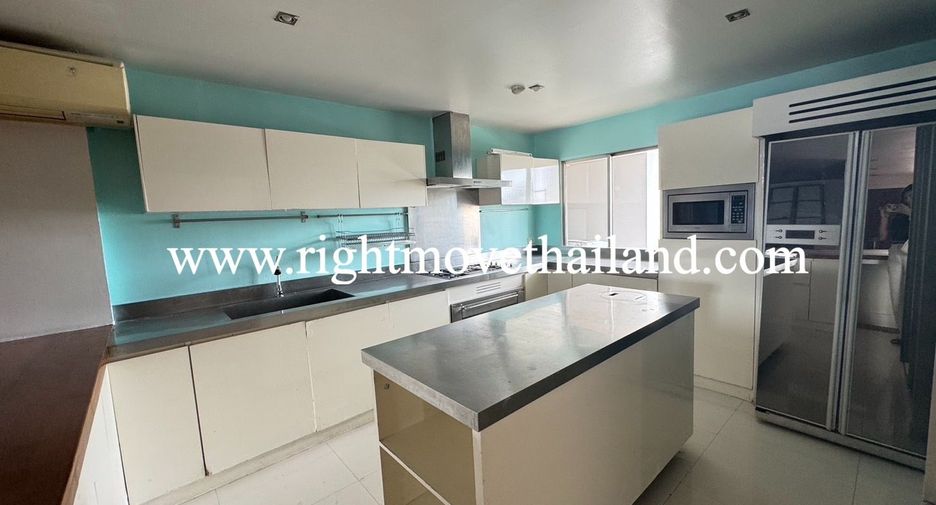 For rent 3 bedrooms condo in Watthana, Bangkok