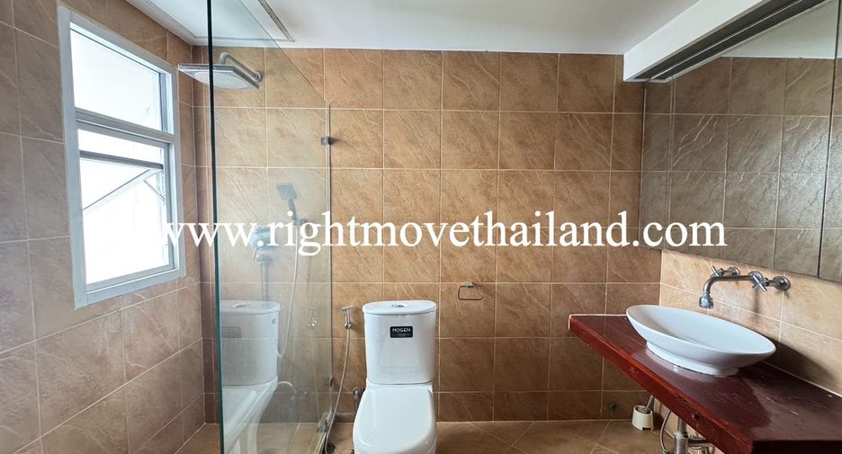 For rent 3 bedrooms condo in Watthana, Bangkok