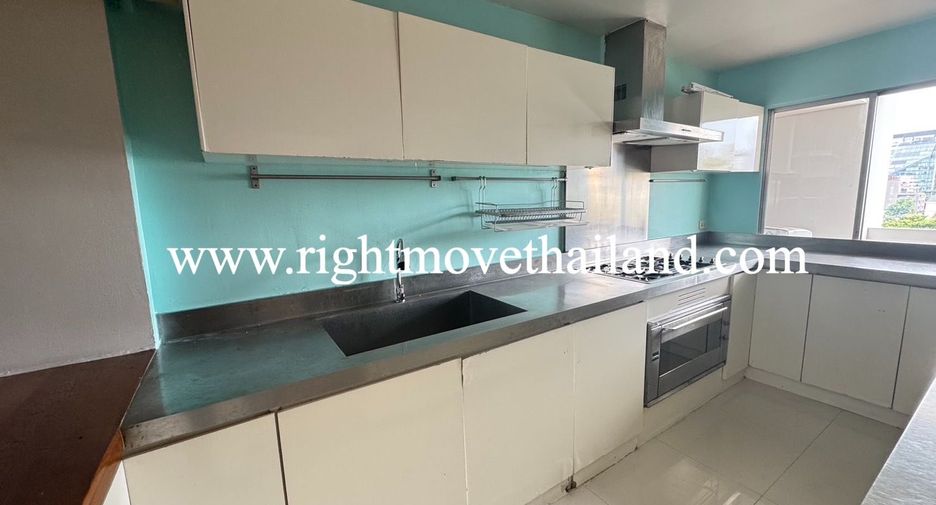 For rent 3 bedrooms condo in Watthana, Bangkok