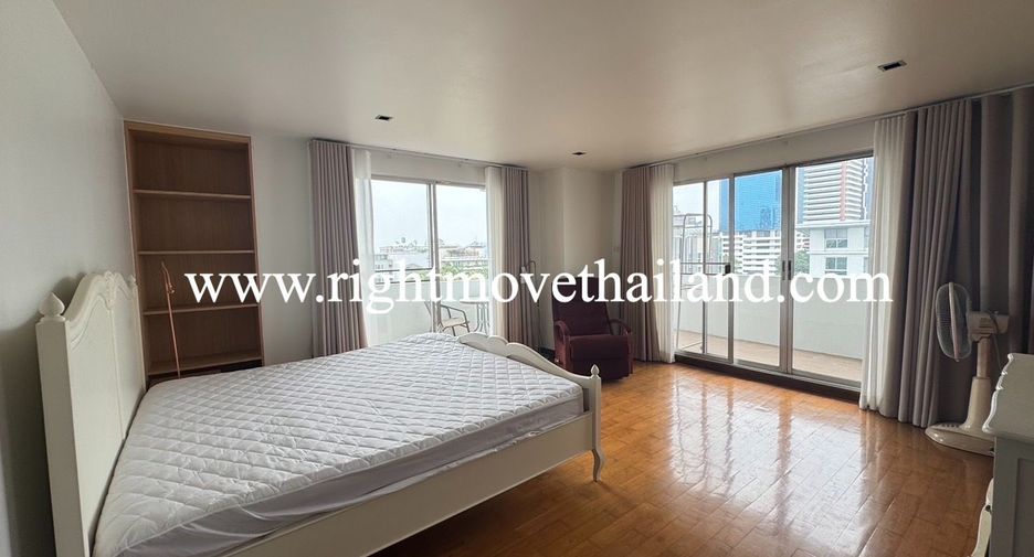 For rent 3 bedrooms condo in Watthana, Bangkok