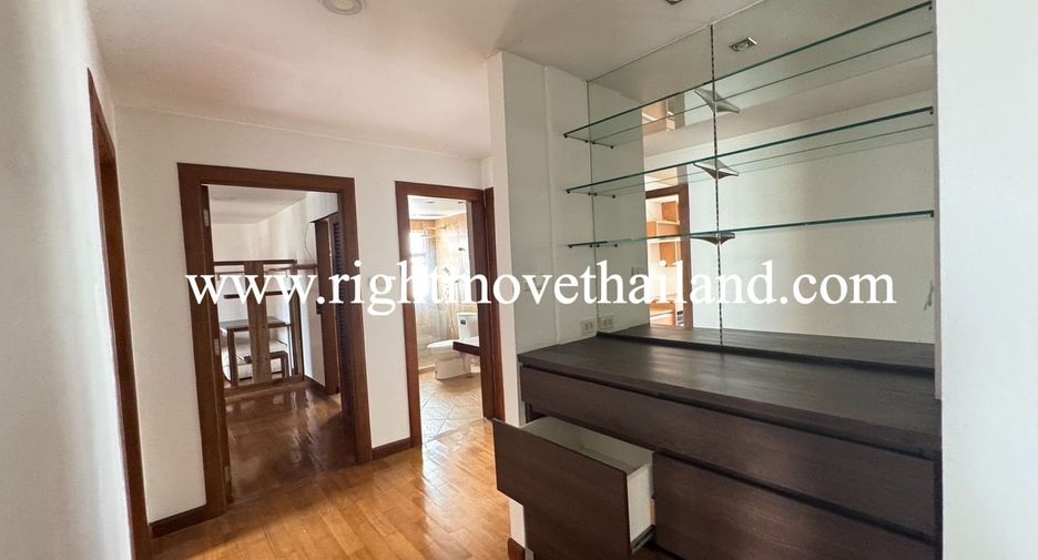 For rent 3 bedrooms condo in Watthana, Bangkok