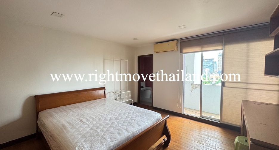 For rent 3 bedrooms condo in Watthana, Bangkok