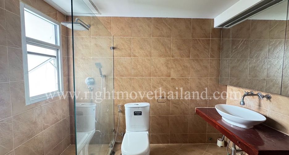 For rent 3 bedrooms condo in Watthana, Bangkok