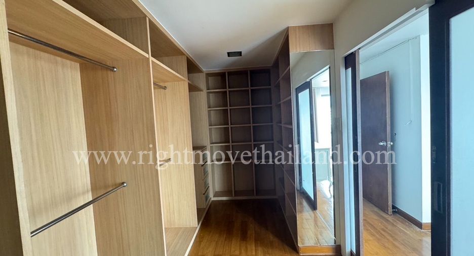 For rent 3 bedrooms condo in Watthana, Bangkok