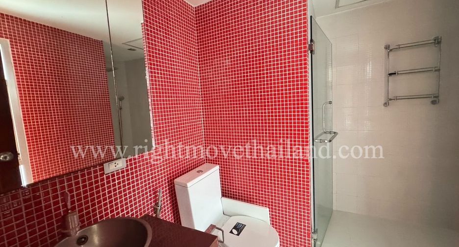 For rent 3 bedrooms condo in Watthana, Bangkok