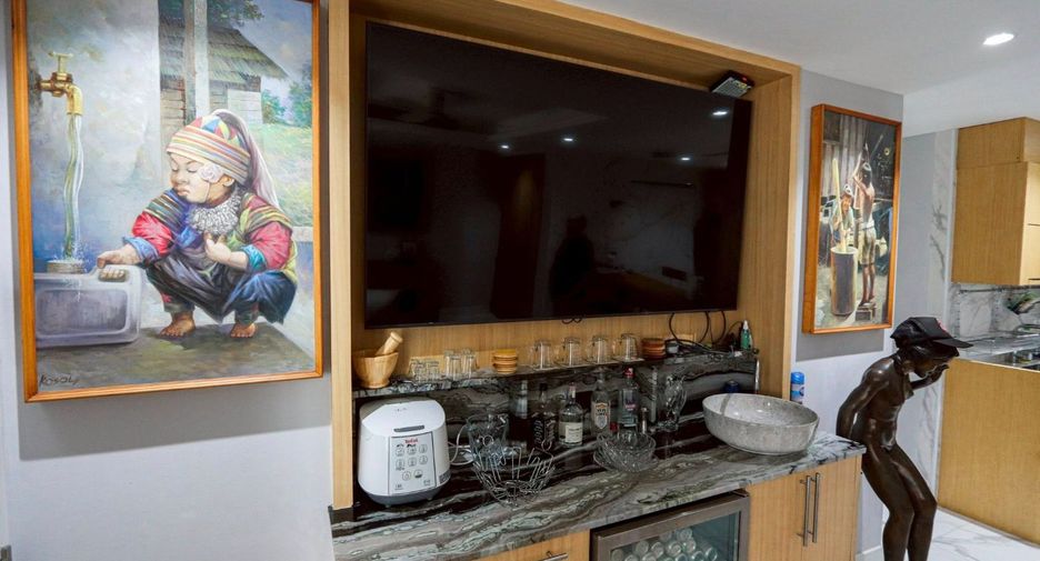 For rent 2 bedrooms condo in Pathum Wan, Bangkok