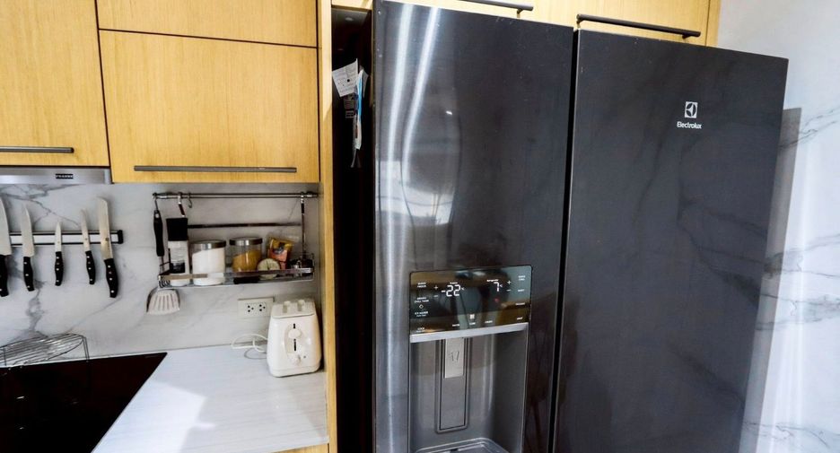 For rent 2 bedrooms condo in Pathum Wan, Bangkok