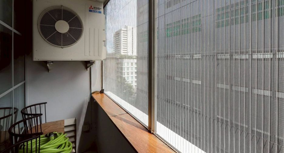 For rent 2 bedrooms condo in Pathum Wan, Bangkok