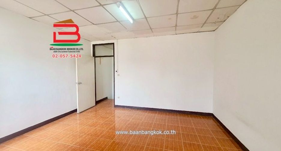 For sale 2 bedrooms townhouse in Thanyaburi, Pathum Thani