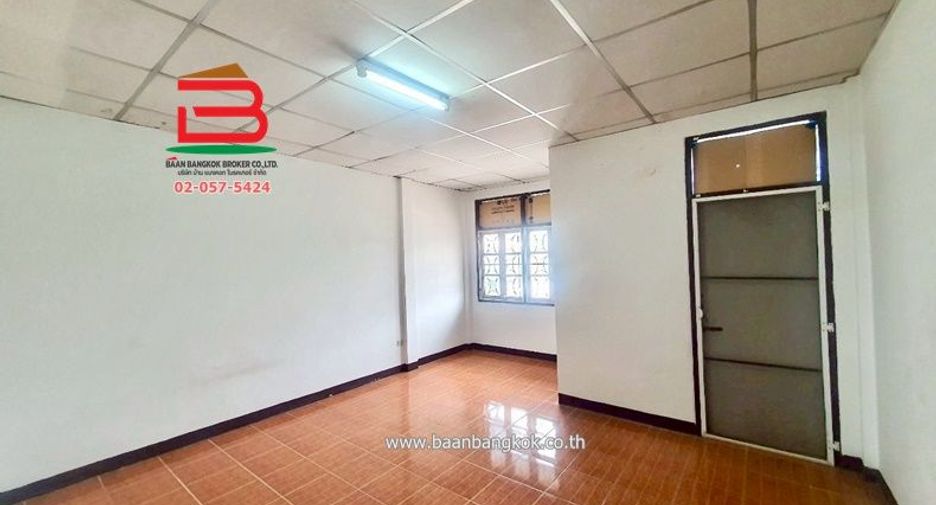 For sale 2 bedrooms townhouse in Thanyaburi, Pathum Thani