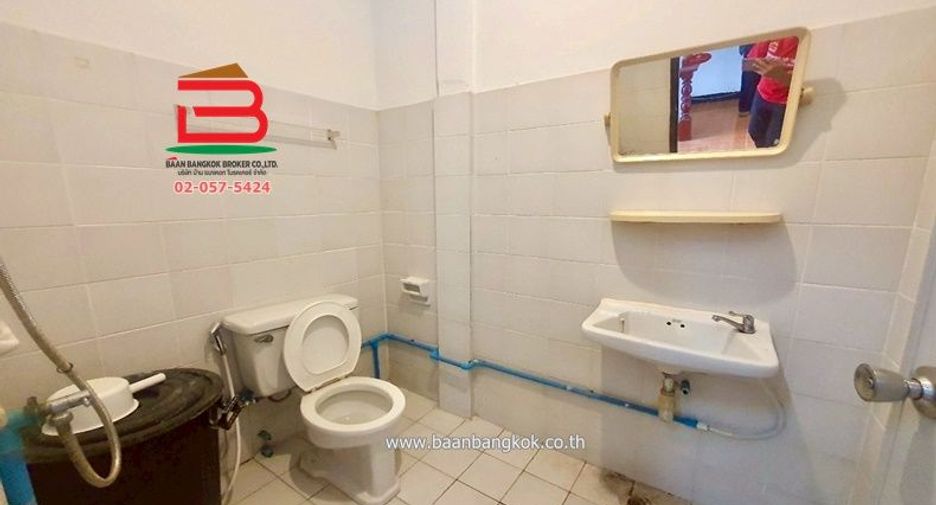 For sale 2 bedrooms townhouse in Thanyaburi, Pathum Thani