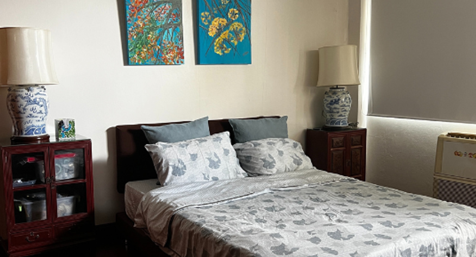 For rent and for sale 4 bedrooms townhouse in Watthana, Bangkok