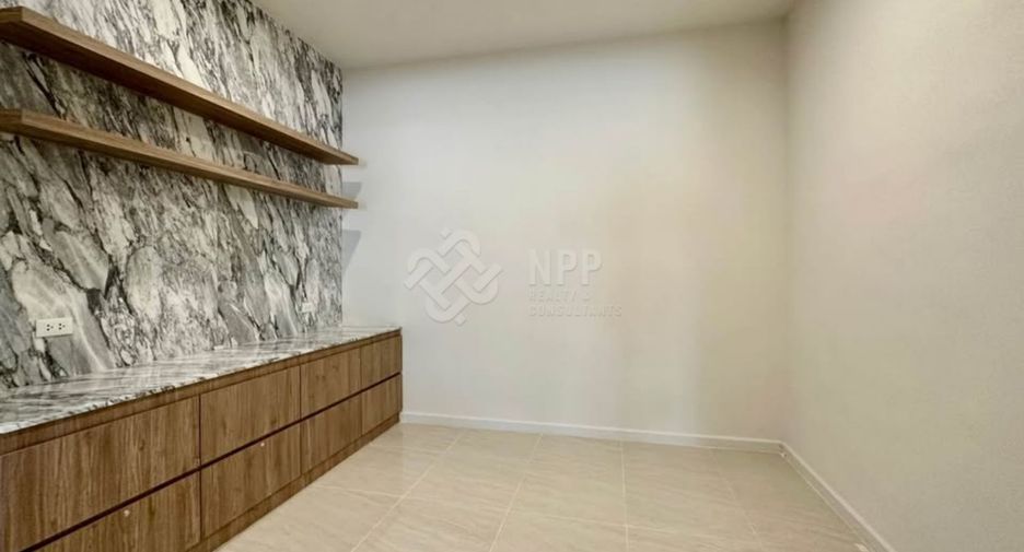 For sale 3 bedrooms house in Yan Nawa, Bangkok