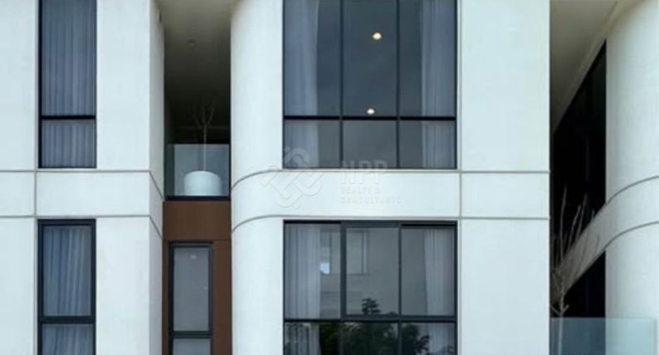 For sale 3 bedrooms house in Yan Nawa, Bangkok