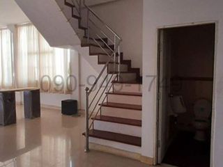 Casa adosada en alquiler de 3 habitaciones en Phra Khanong, Bangkok