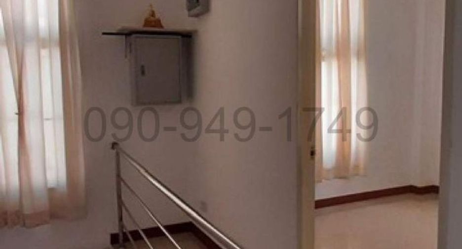 For rent 3 bedrooms townhouse in Phra Khanong, Bangkok