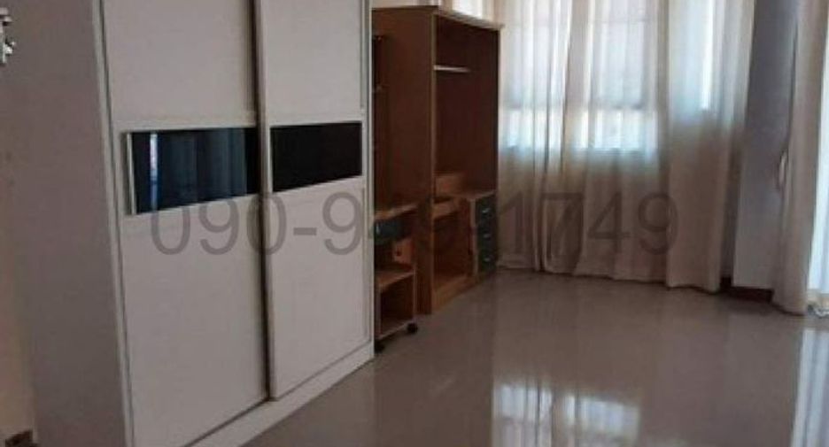 For rent 3 bedrooms townhouse in Phra Khanong, Bangkok
