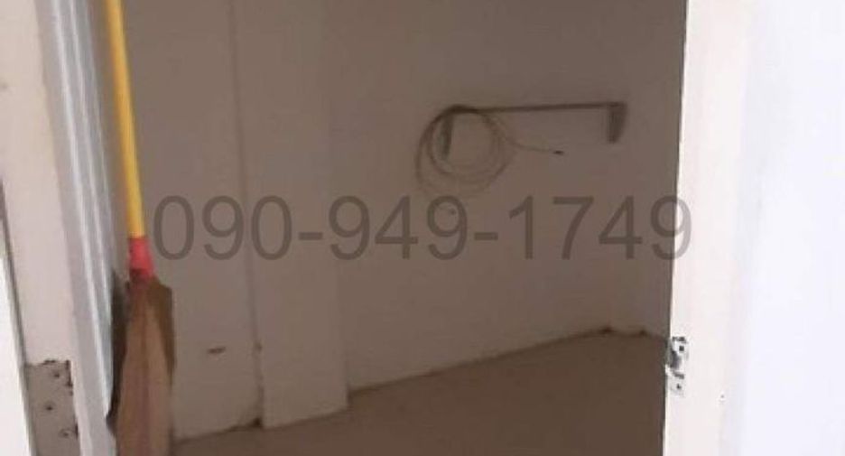 For rent 3 bedrooms townhouse in Phra Khanong, Bangkok