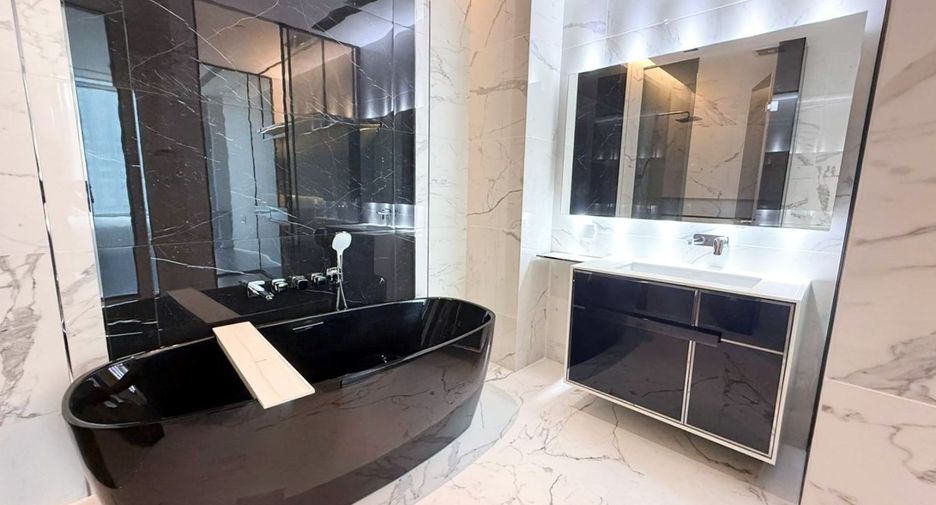 For rent 2 bedrooms condo in Watthana, Bangkok