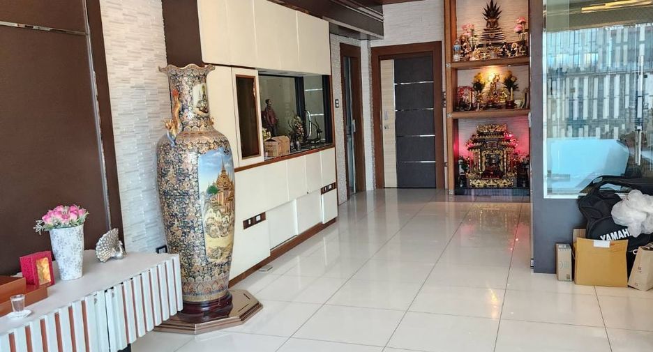 For sale 4 bedrooms warehouse in Bueng Kum, Bangkok