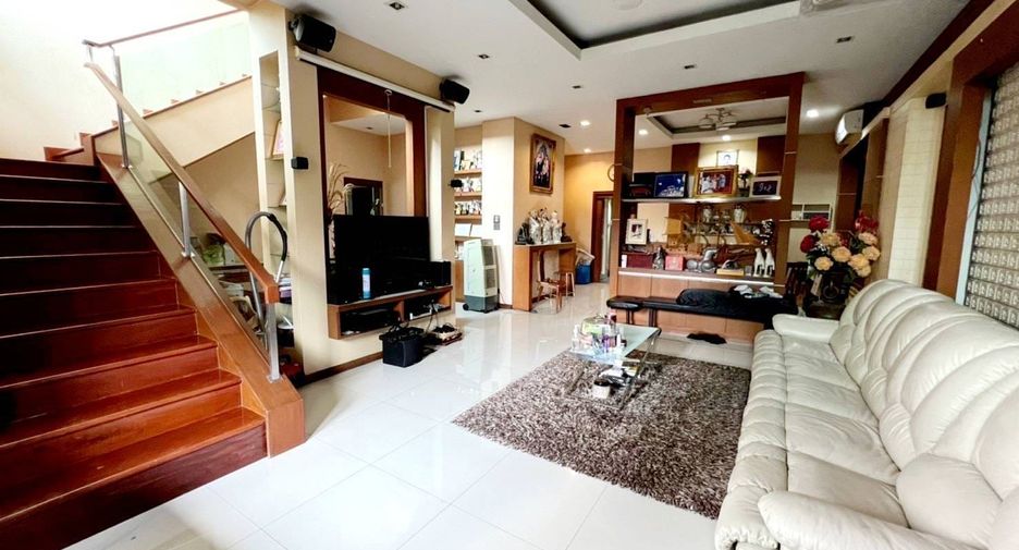 For sale 4 bedrooms warehouse in Bueng Kum, Bangkok