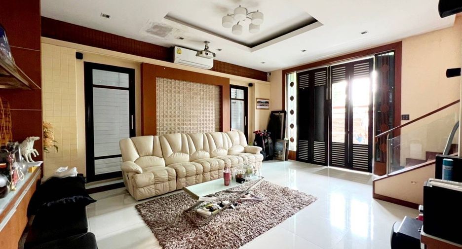For sale 4 bedrooms warehouse in Bueng Kum, Bangkok