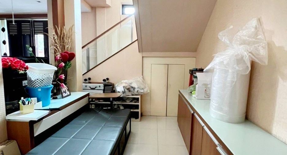For sale 4 bedrooms warehouse in Bueng Kum, Bangkok