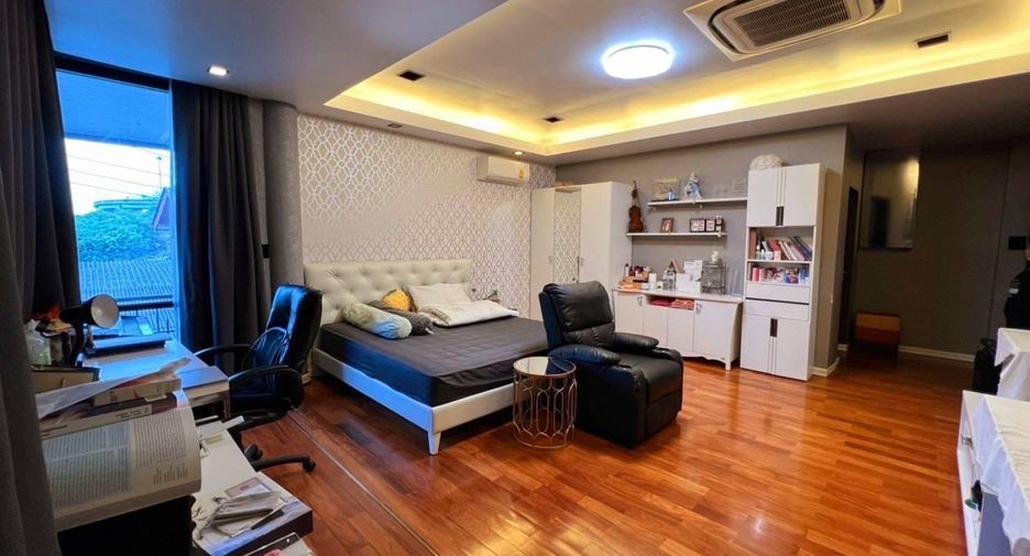 For sale 4 bedrooms warehouse in Bueng Kum, Bangkok