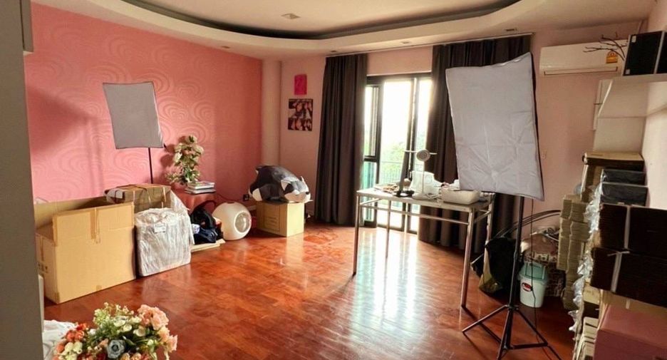 For sale 4 bedrooms warehouse in Bueng Kum, Bangkok