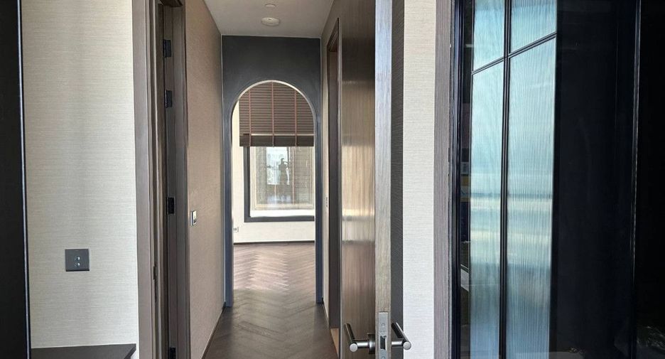 For sale 2 bed condo in Khlong Toei, Bangkok