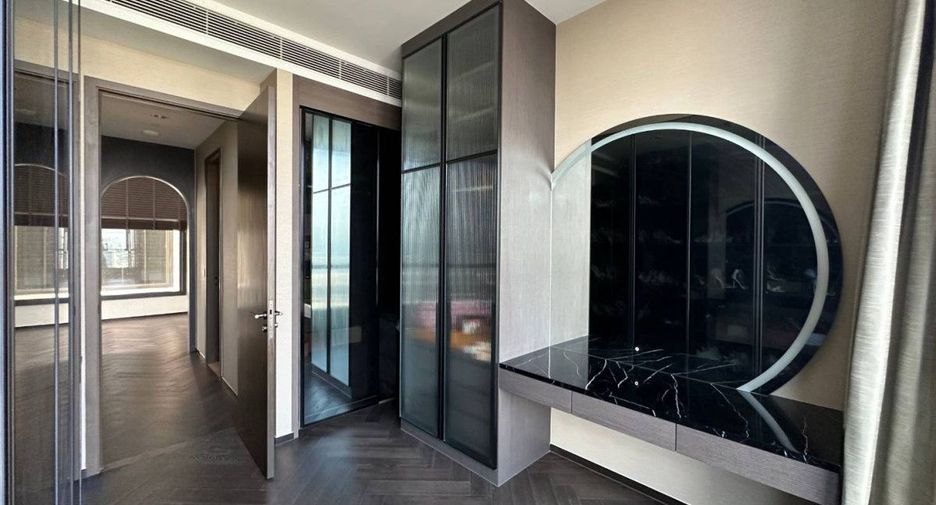For sale 2 bed condo in Khlong Toei, Bangkok