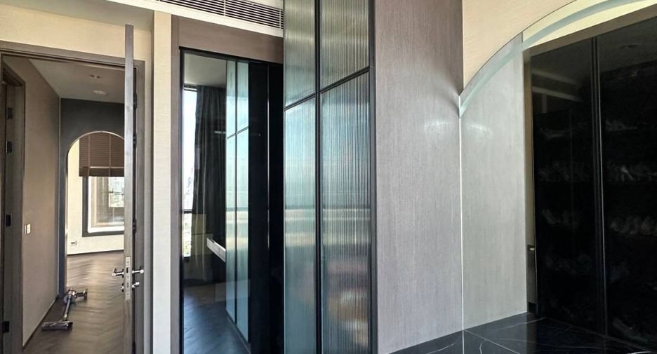 For sale 2 bed condo in Khlong Toei, Bangkok