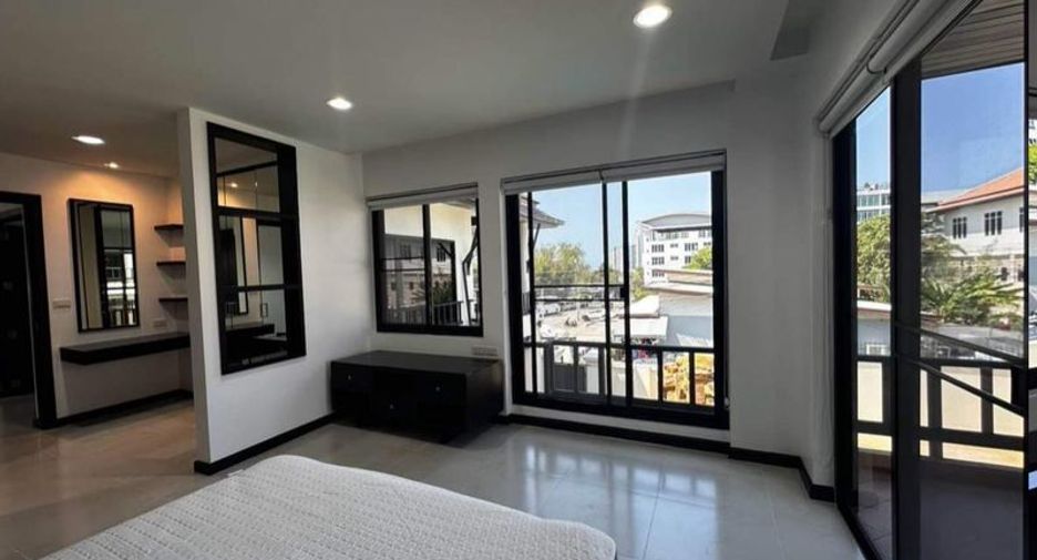 For rent and for sale 4 bedrooms villa in Pratumnak, Pattaya