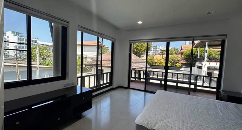 For rent and for sale 4 bedrooms villa in Pratumnak, Pattaya