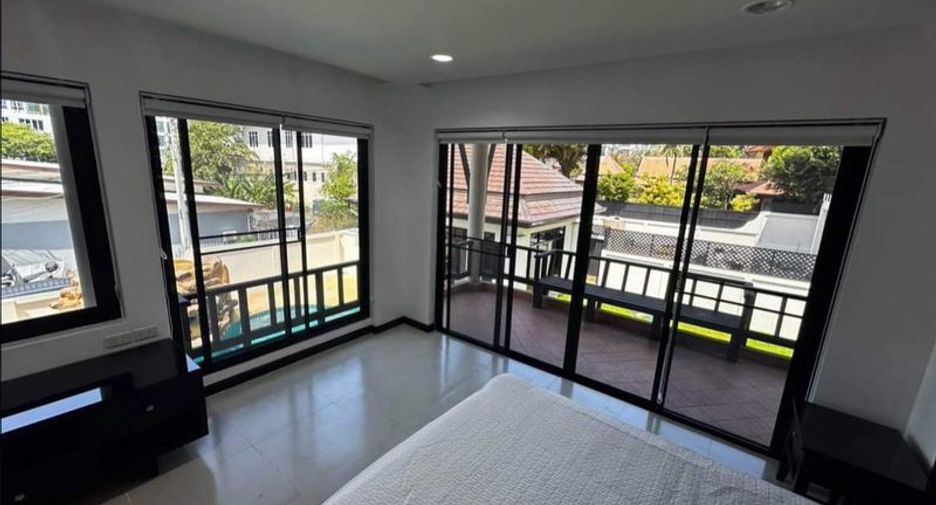 For rent and for sale 4 bedrooms villa in Pratumnak, Pattaya