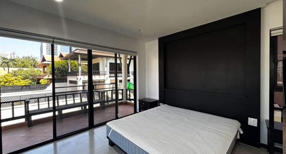 For rent and for sale 4 bedrooms villa in Pratumnak, Pattaya
