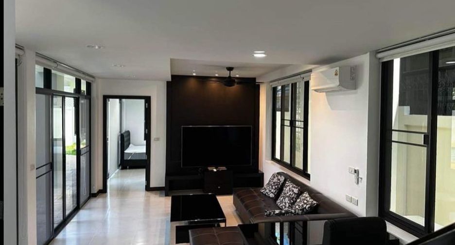 For rent and for sale 4 bedrooms villa in Pratumnak, Pattaya