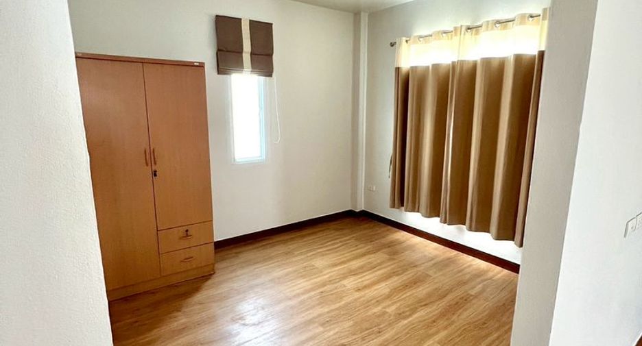 Продажа 3 спальни дом в Si Racha, Чонбури