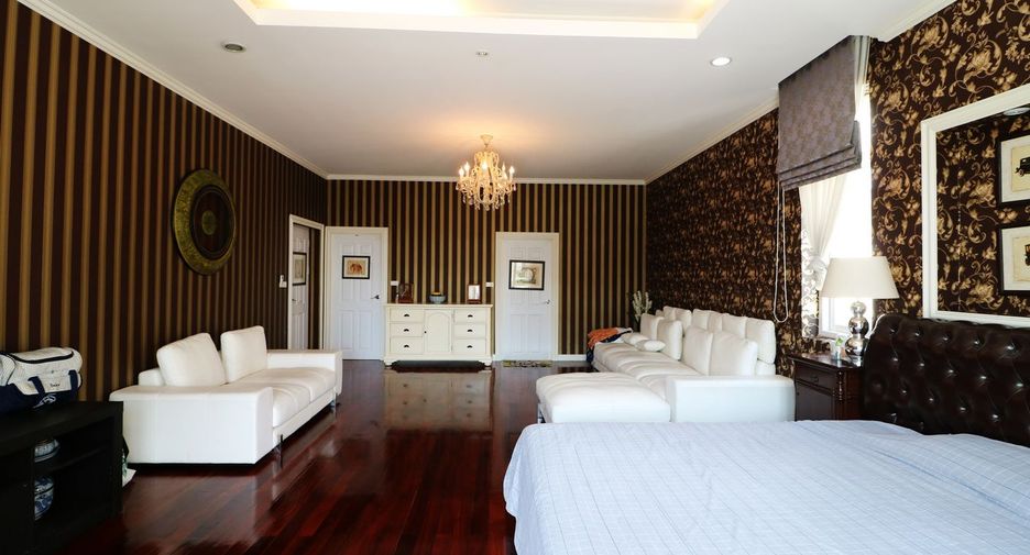 For sale 5 bed house in Mueang Udon Thani, Udon Thani