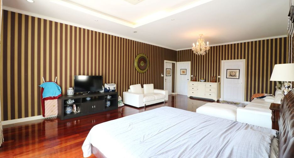 For sale 5 bed house in Mueang Udon Thani, Udon Thani