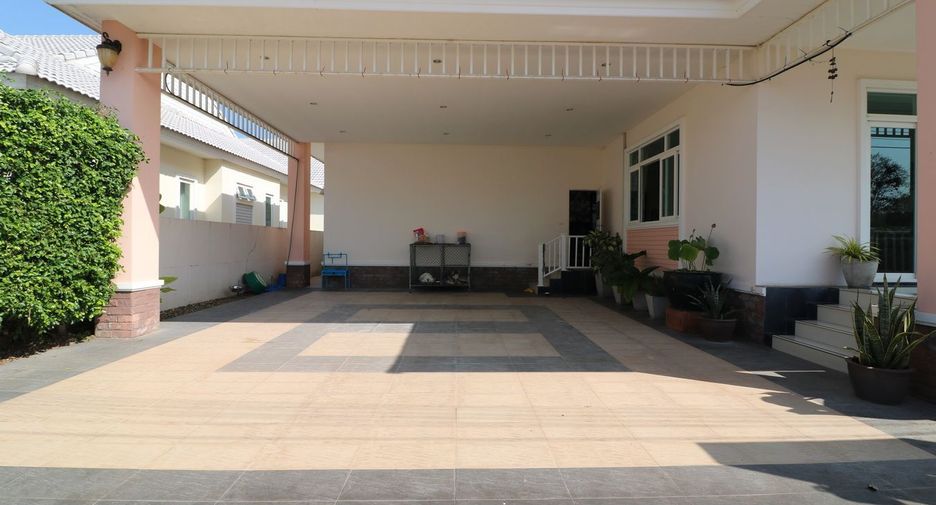 For sale 5 bed house in Mueang Udon Thani, Udon Thani