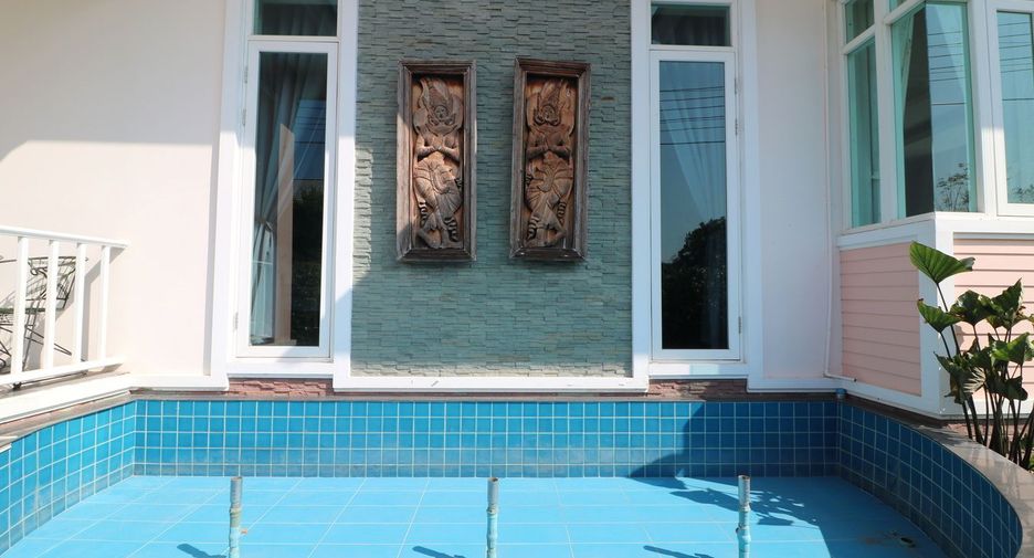 For sale 5 bed house in Mueang Udon Thani, Udon Thani