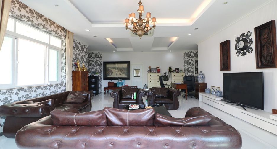For sale 5 bed house in Mueang Udon Thani, Udon Thani