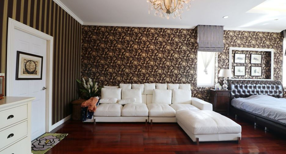 For sale 5 bed house in Mueang Udon Thani, Udon Thani