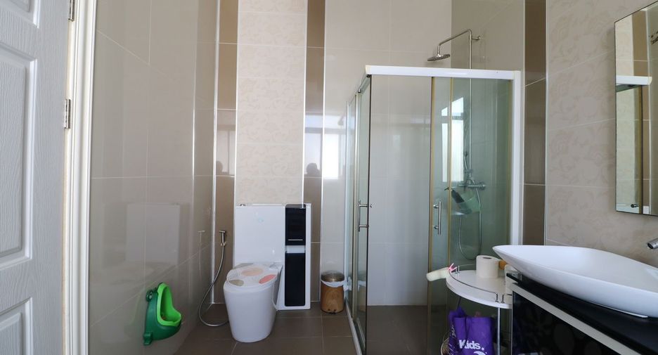 For sale 5 bed house in Mueang Udon Thani, Udon Thani