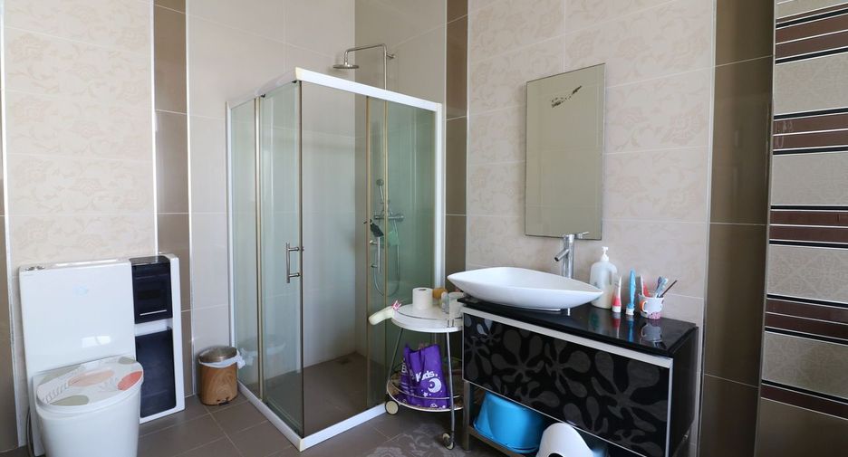 For sale 5 bed house in Mueang Udon Thani, Udon Thani