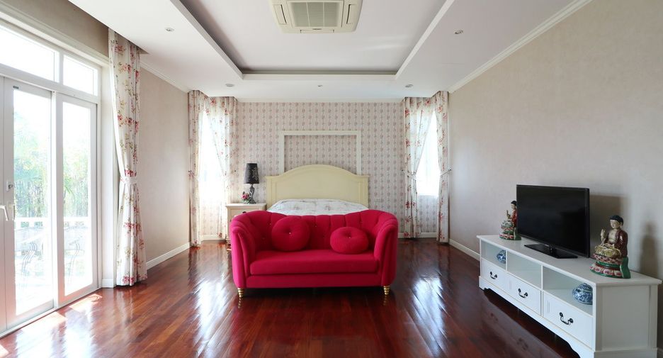 For sale 5 bed house in Mueang Udon Thani, Udon Thani