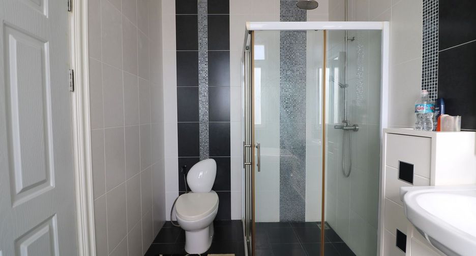 For sale 5 bed house in Mueang Udon Thani, Udon Thani