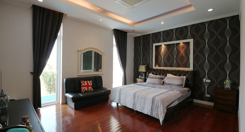 For sale 5 bed house in Mueang Udon Thani, Udon Thani