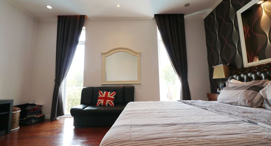 For sale 5 bed house in Mueang Udon Thani, Udon Thani
